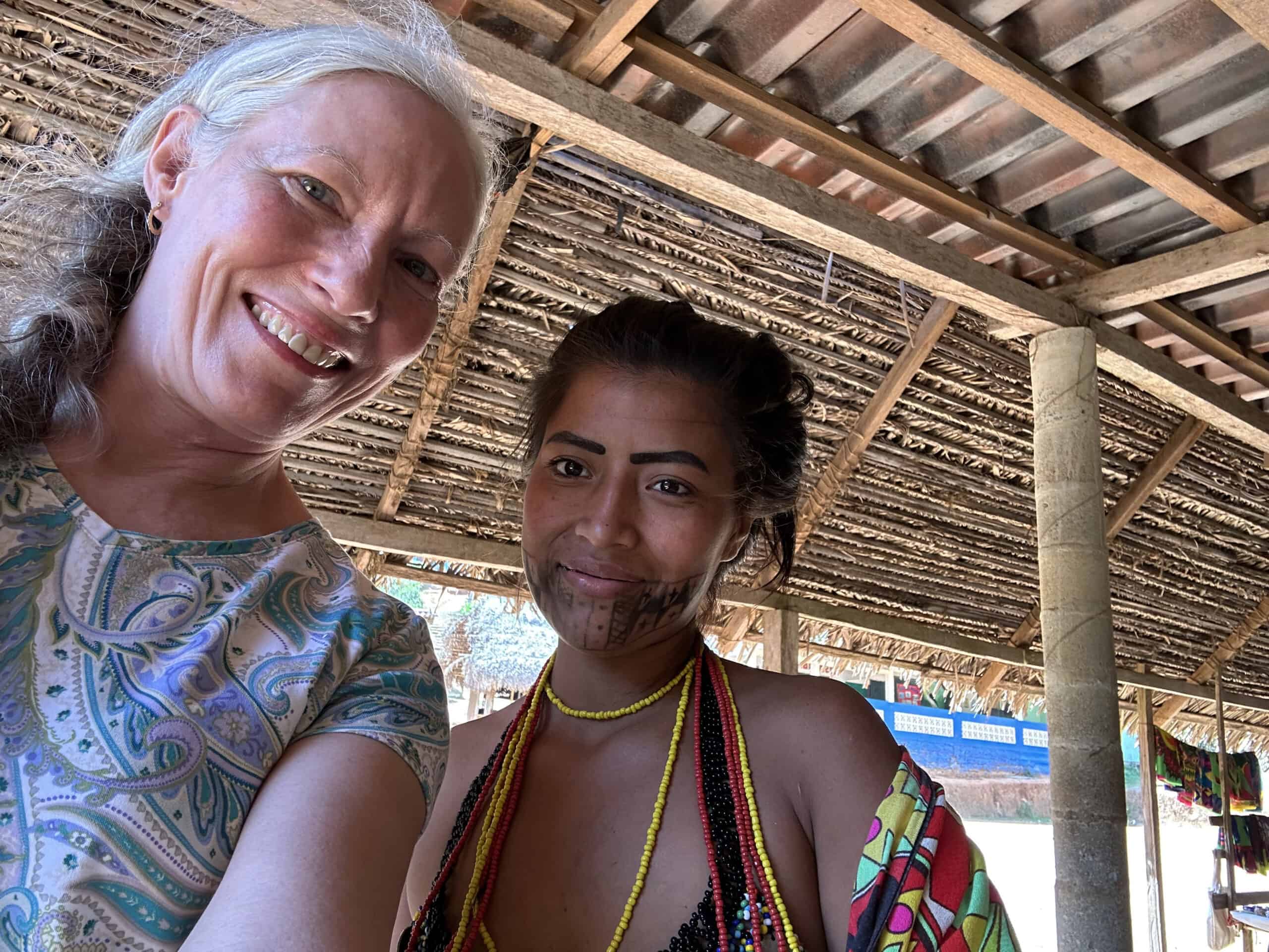 A North Way mission trip team member taking a selfie with a Panamanian woman.
