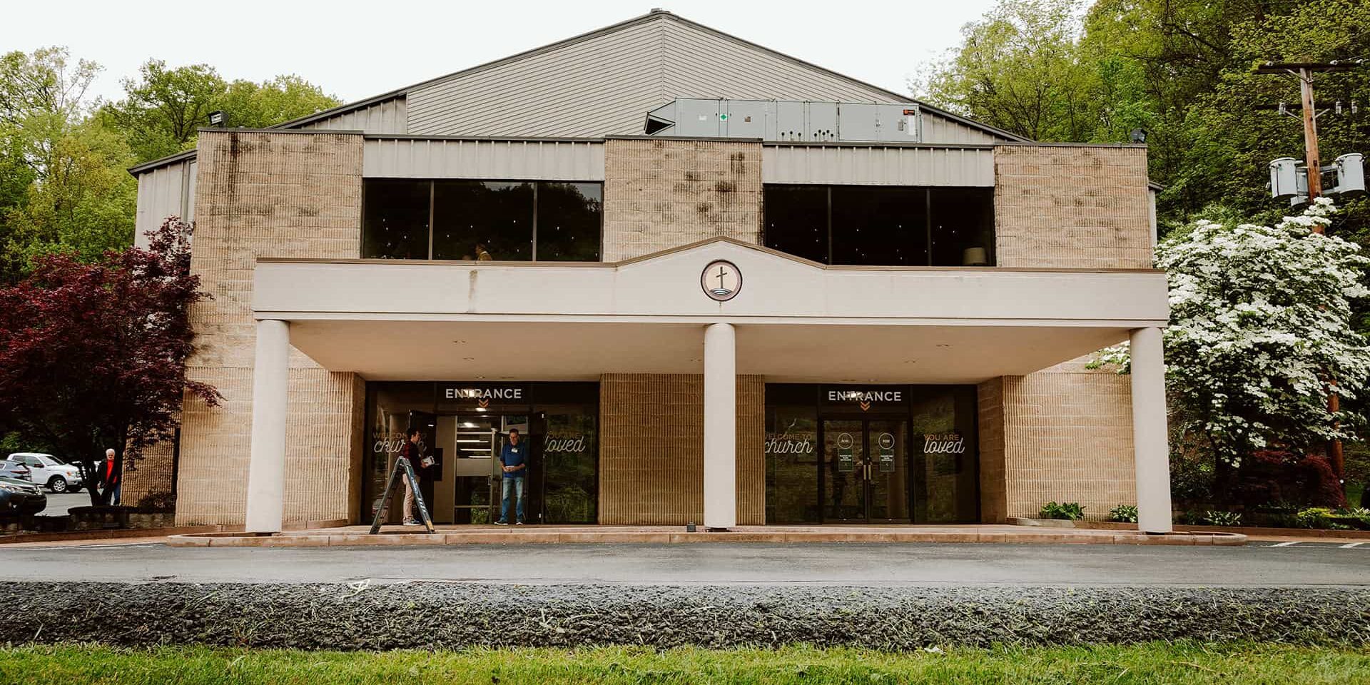 Picture of the exterior of the building of North Way Christian Community's church in Robinson, PA (also serving Carnegie, Oakdale, and Crafton)